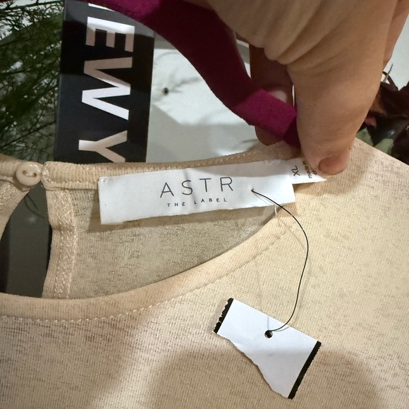 Astr Cream Ruched Long Sleeve Blouse size Xl - Picture 2 of 7